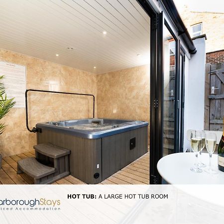 Scarborough Stays - Luxury Townhouse Ideal For Large Groups - Hot Tub Екстериор снимка