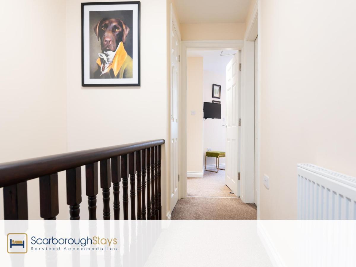 Scarborough Stays - Luxury Townhouse Ideal For Large Groups - Hot Tub Екстериор снимка