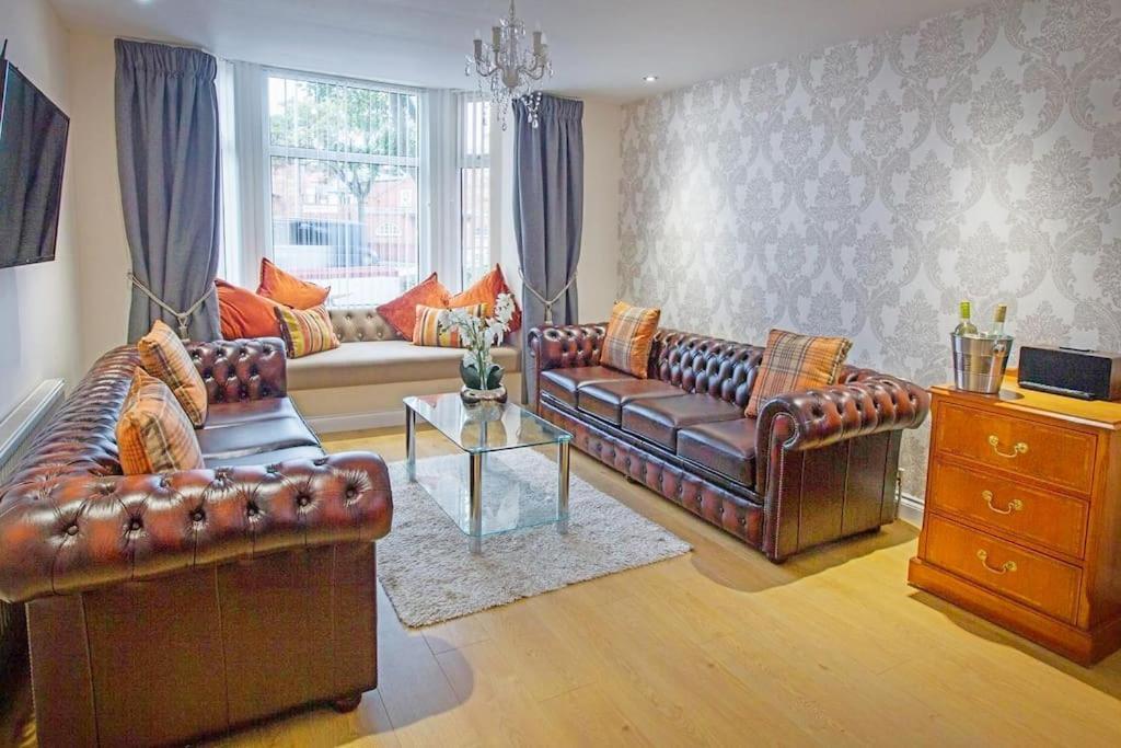 Scarborough Stays - Luxury Townhouse Ideal For Large Groups - Hot Tub Екстериор снимка